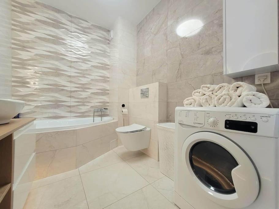 קרקוב Apartment Sophie 3 Rooms, 2 Bathrooms, 8 Persons מראה חיצוני תמונה
