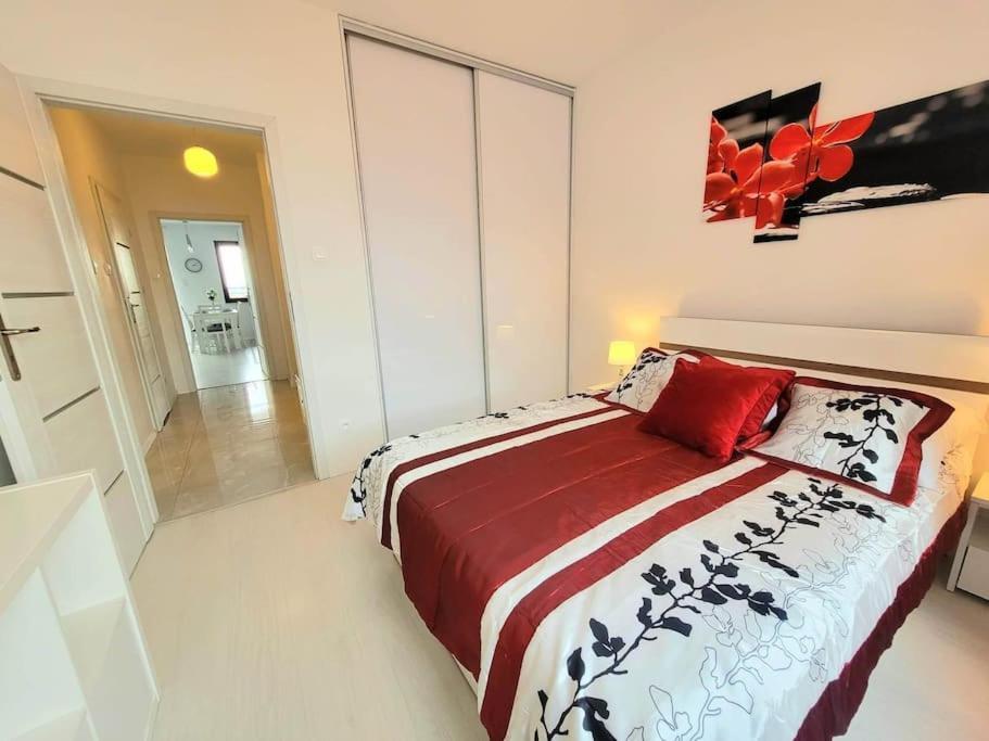 קרקוב Apartment Sophie 3 Rooms, 2 Bathrooms, 8 Persons מראה חיצוני תמונה